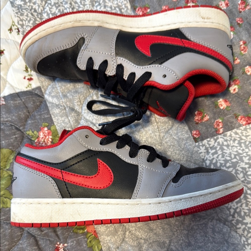 Nike Black and Red Low-Top Sneakers